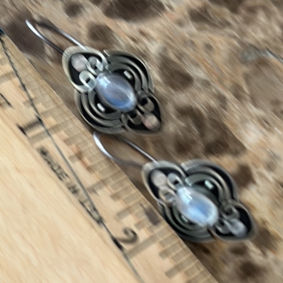 Pair pierced rainbow moonstone oval cabochon with sterling silver ornate design - Picture 6 of 7